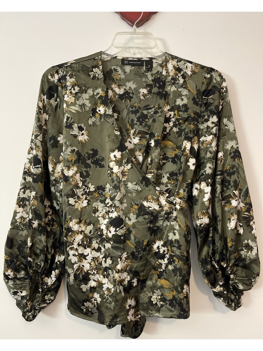 INC International Concepts Womens Medium Green Floral Wrap Vneck Blouse! A5785